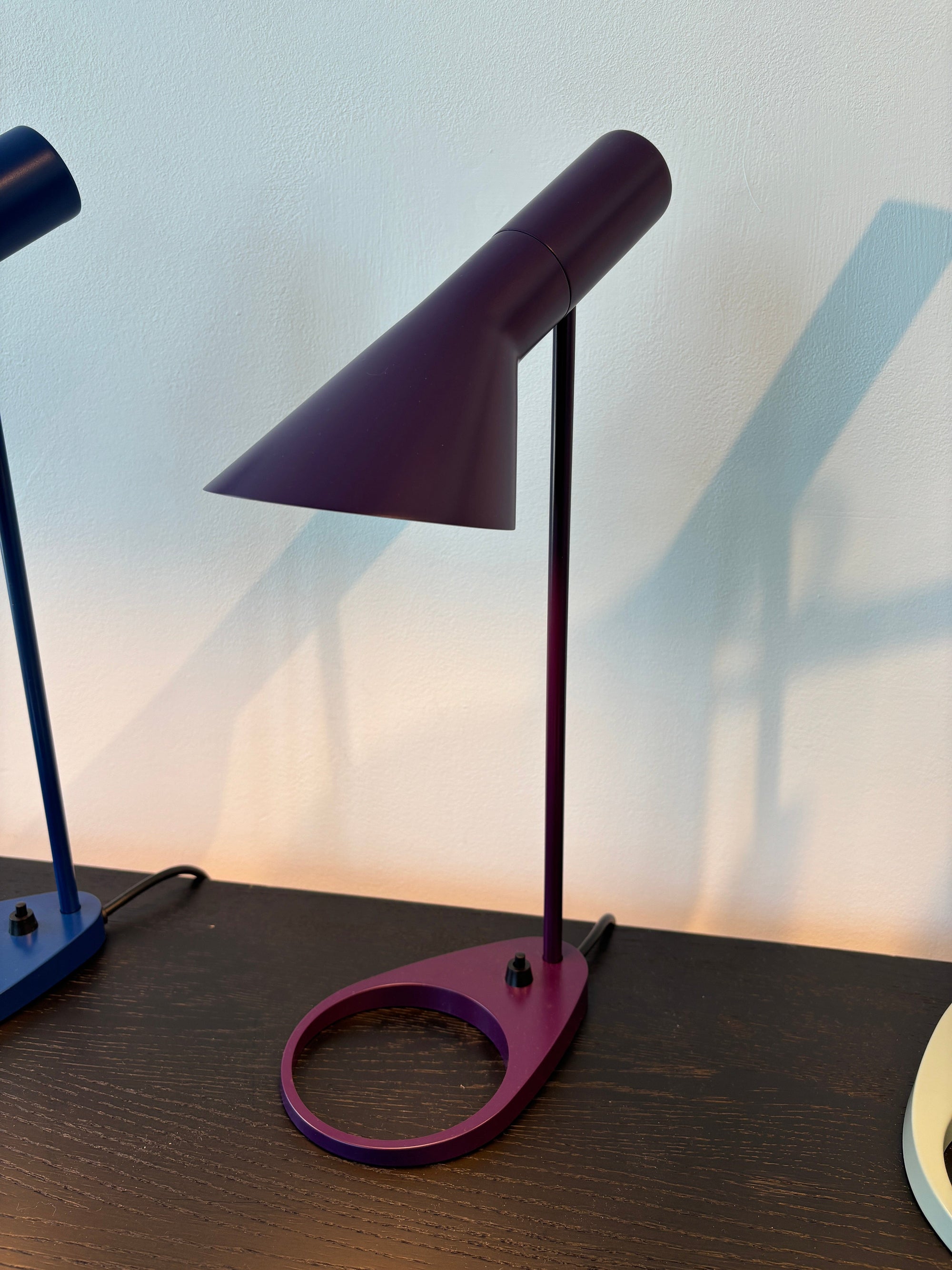 AJ Mini Table Lamp Table Lamps Louis Poulsen Aubergine 