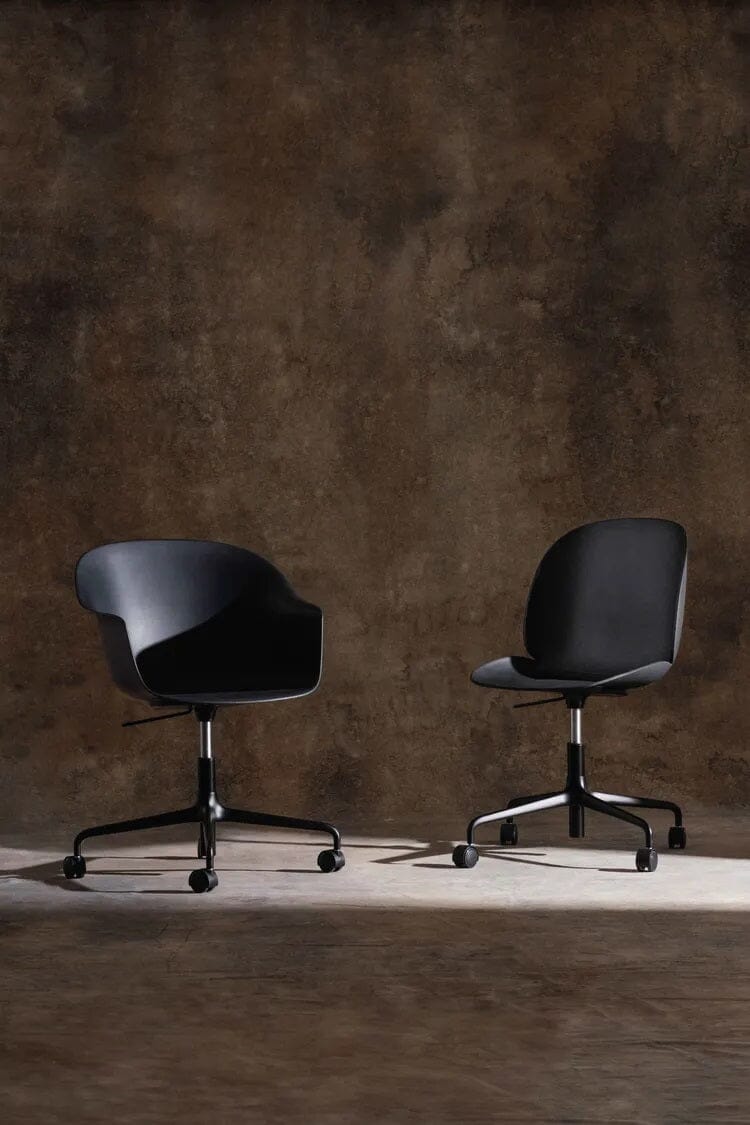Bat Meeting Chair 4-Star Base with Castors Chairs Gubi 