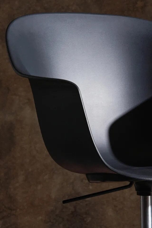 Bat Meeting Chair 4-Star Base with Castors Chairs Gubi 