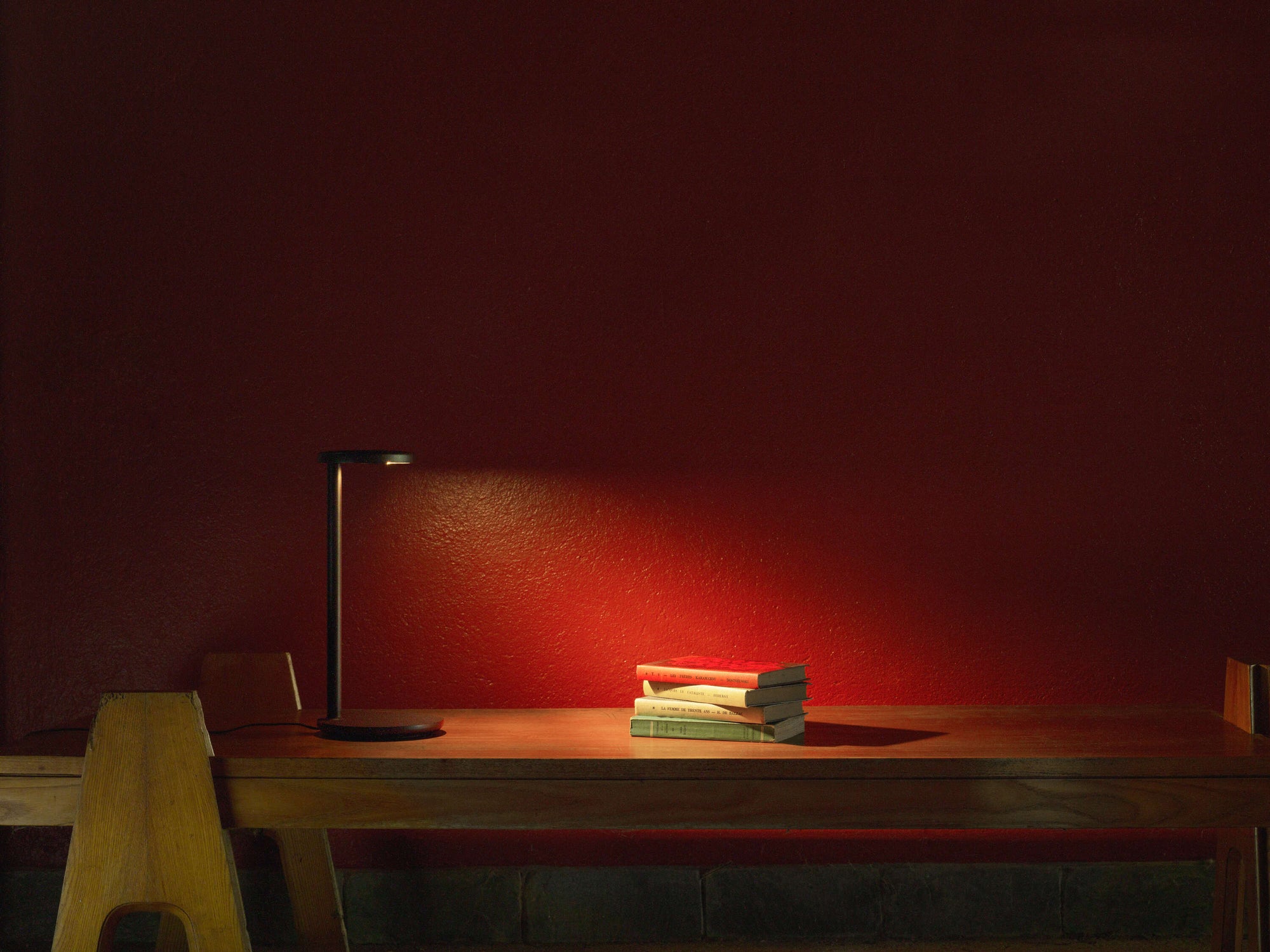 Oblique LED Desk Lamp and Qi with Wireless Charging Base