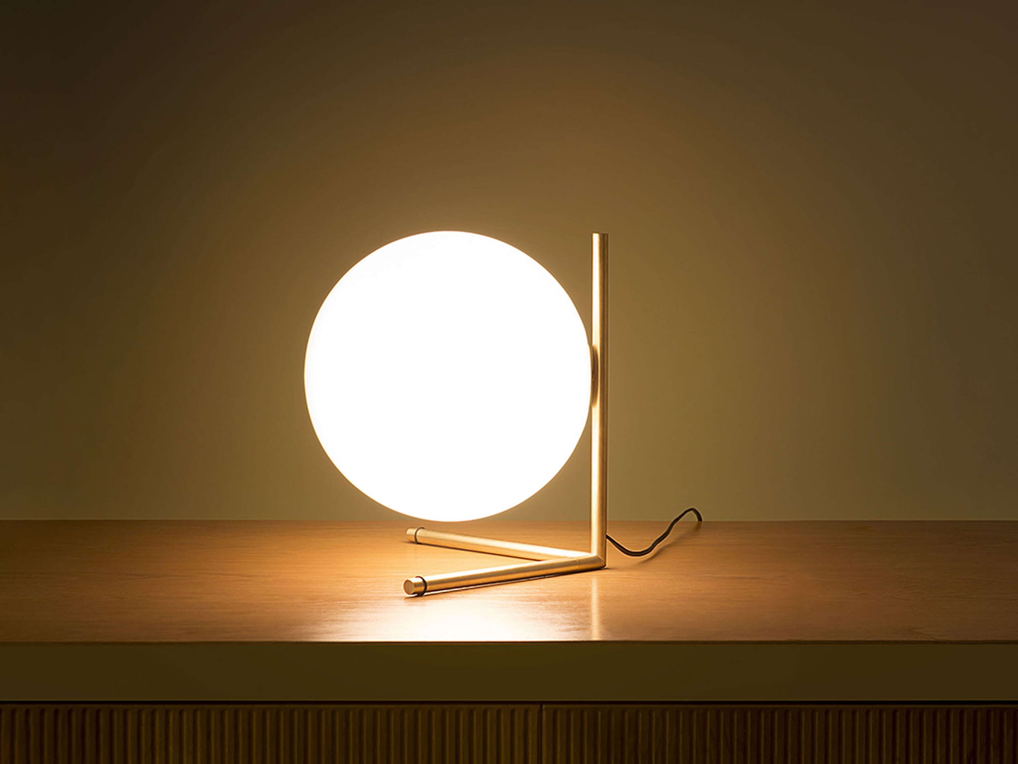 IC T2 Table Lamp
