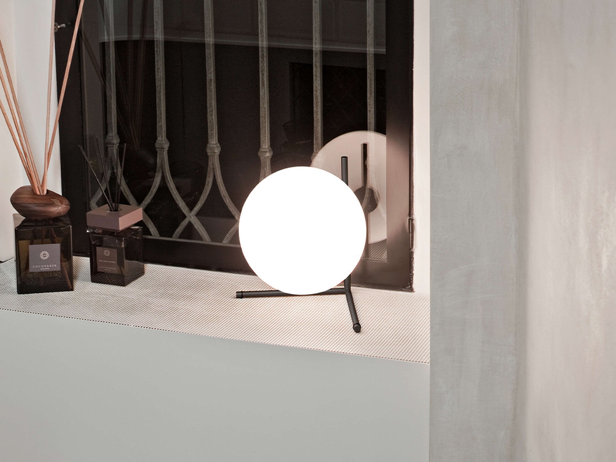 IC T2 Table Lamp