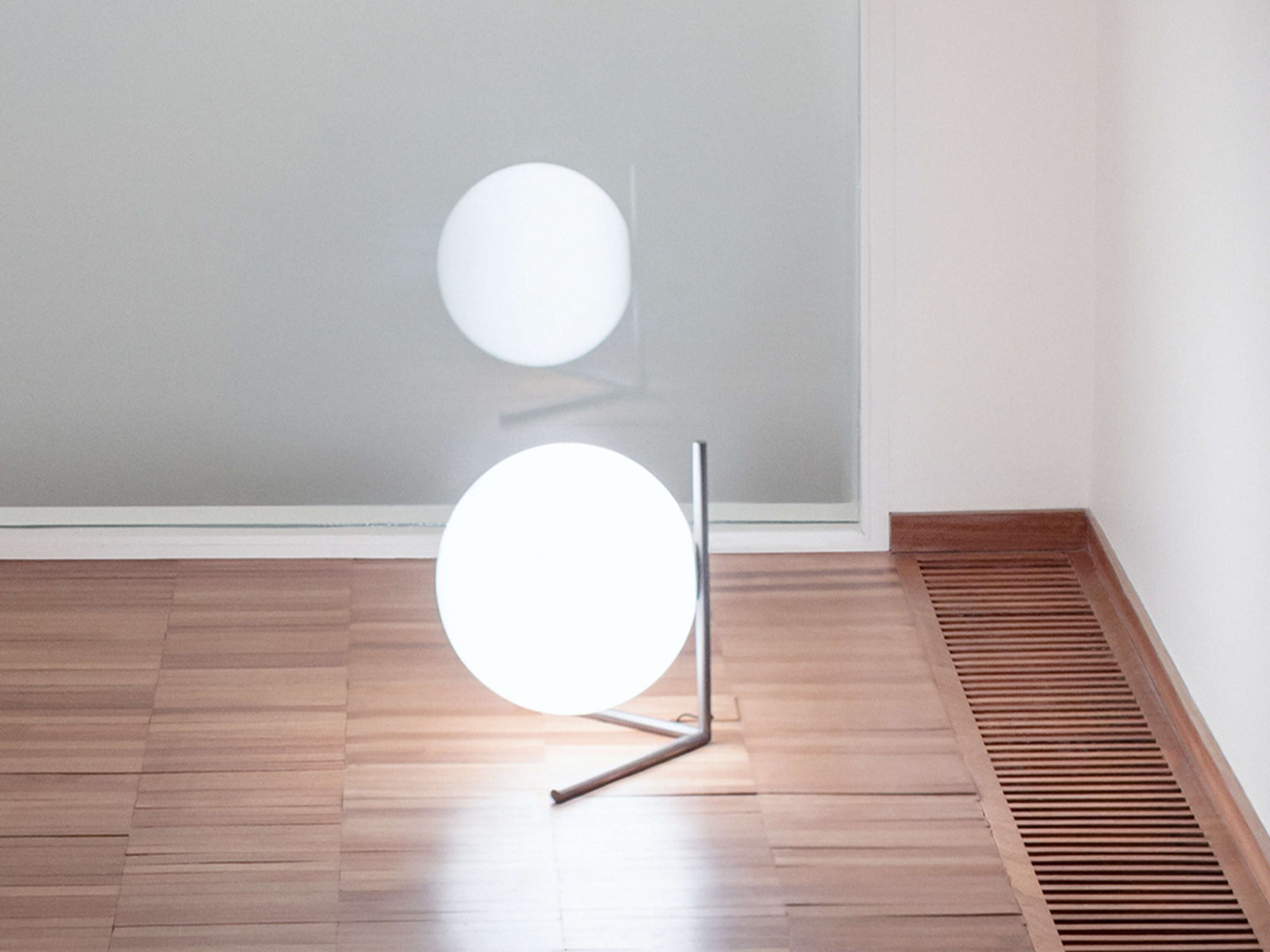 IC T2 Table Lamp