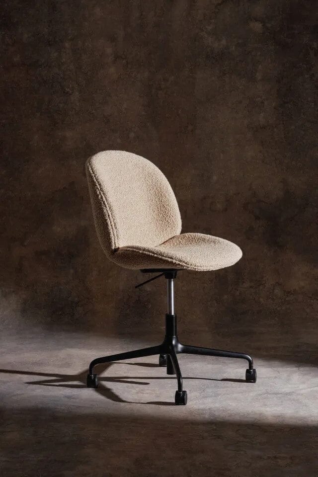 Beetle Meeting Chair 4-Star Base with Castors - Height Adjustable - Fully Upholstered Chairs Gubi 