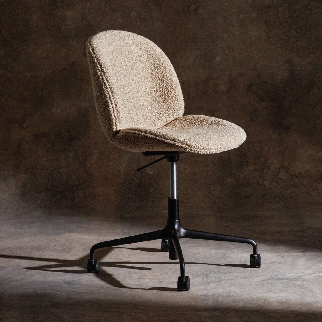 Beetle Meeting Chair 4-Star Base with Castors - Height Adjustable - Fully Upholstered Chairs Gubi 