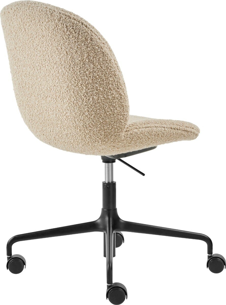 Beetle Meeting Chair 4-Star Base with Castors - Height Adjustable - Fully Upholstered Chairs Gubi 