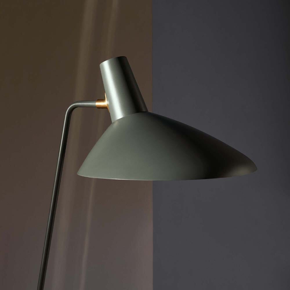 Tripod Floor Lamp HM8 Floor Lamps &Tradition 