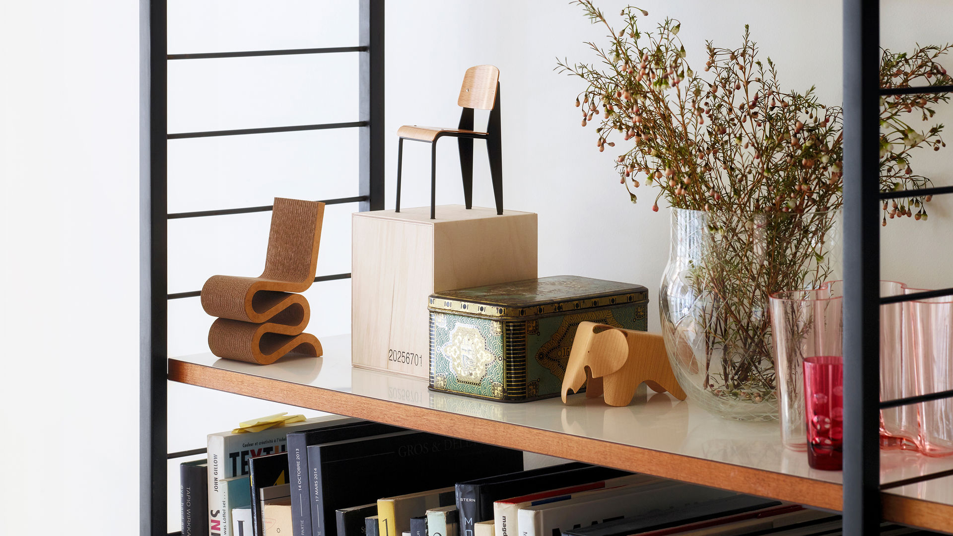 Miniature Standard Chair Art Vitra 