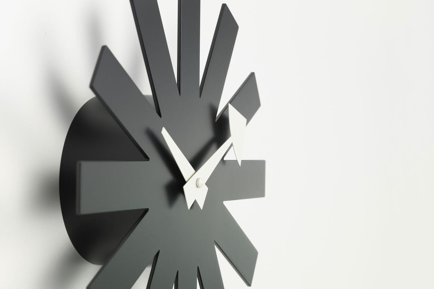 Nelson Asterisk Clock - Black Clocks Vitra 