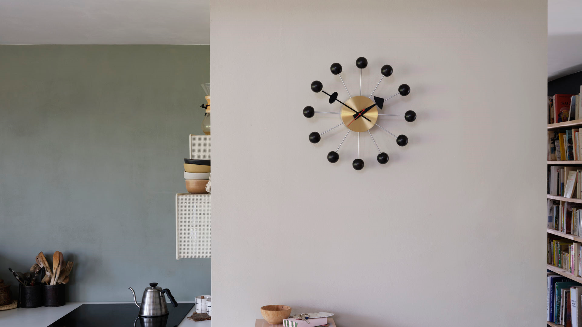 Nelson Ball Clock - Black / Brass Clocks Vitra 