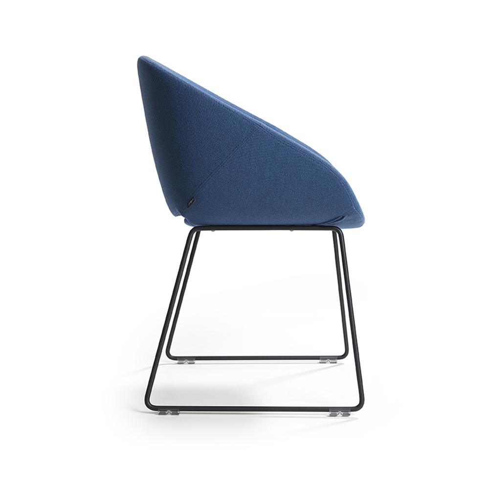 Beso Sledge Base Armchair Chairs Artifort 